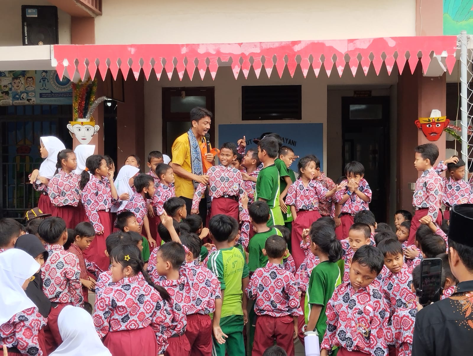 Wisata LiterAsyik Ke SDN Pulogadung 07